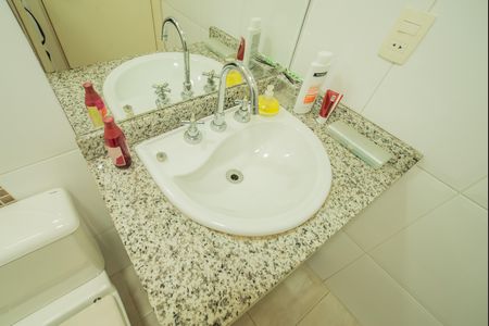 Casa à venda com 150m², 3 quartos e 2 vagas Casa à venda com 150m², 3 quartos e 2 vagasBanheiro