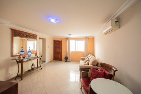 Casa à venda com 150m², 3 quartos e 2 vagas Casa à venda com 150m², 3 quartos e 2 vagasSala
