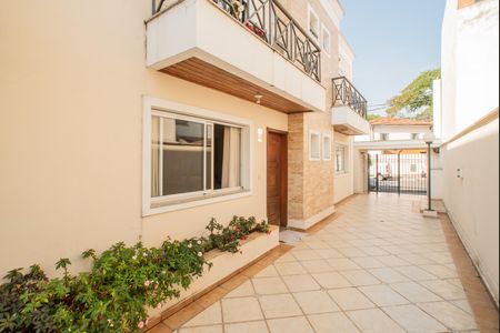 Casa à venda com 150m², 3 quartos e 2 vagas Casa à venda com 150m², 3 quartos e 2 vagasFachada