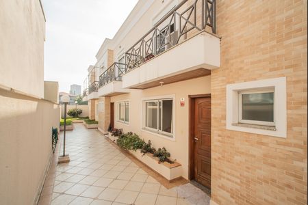 Casa à venda com 150m², 3 quartos e 2 vagas Casa à venda com 150m², 3 quartos e 2 vagasFachada