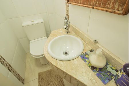 Casa à venda com 150m², 3 quartos e 2 vagas Casa à venda com 150m², 3 quartos e 2 vagasLavabo
