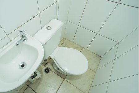 Casa à venda com 150m², 3 quartos e 2 vagas Casa à venda com 150m², 3 quartos e 2 vagasBanheiro da garagem