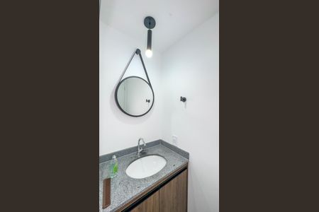 Banheiro de kitnet/studio à venda com 1 quarto, 24m² em Vila Cordeiro, São Paulo