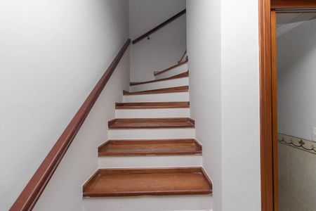 Casa de condomínio à venda com 121m², 3 quartos e 2 vagas Casa de condomínio à venda com 121m², 3 quartos e 2 vagasEscada