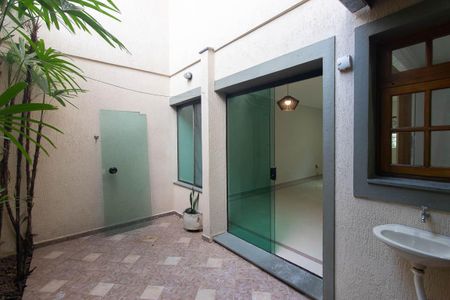 Casa de condomínio à venda com 121m², 3 quartos e 2 vagas Casa de condomínio à venda com 121m², 3 quartos e 2 vagasQuintal
