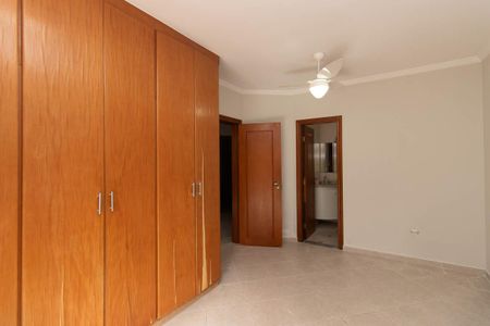 Casa de condomínio à venda com 121m², 3 quartos e 2 vagas Casa de condomínio à venda com 121m², 3 quartos e 2 vagasQuarto Suíte