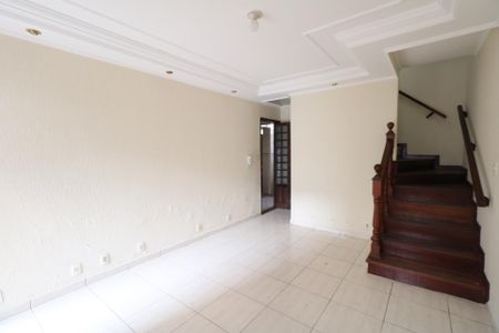 Casa para alugar com 170m², 3 quartos e 4 vagas Casa para alugar com 170m², 3 quartos e 4 vagasSala
