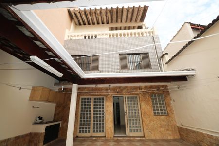 Casa para alugar com 170m², 3 quartos e 4 vagas Casa para alugar com 170m², 3 quartos e 4 vagasQuintal