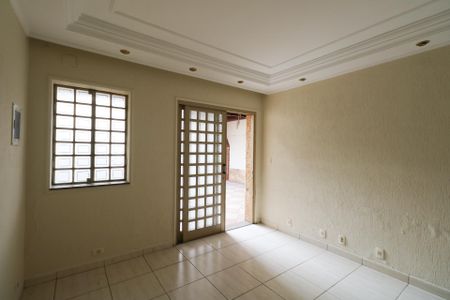 Casa para alugar com 170m², 3 quartos e 4 vagas Casa para alugar com 170m², 3 quartos e 4 vagasSala