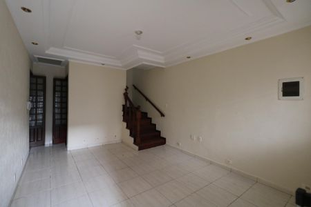 Casa para alugar com 170m², 3 quartos e 4 vagas Casa para alugar com 170m², 3 quartos e 4 vagasSala