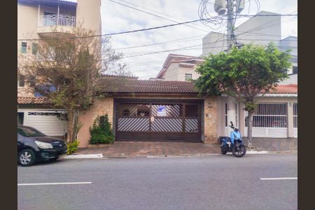 Casa para alugar com 170m², 3 quartos e 4 vagas Casa para alugar com 170m², 3 quartos e 4 vagasFachada