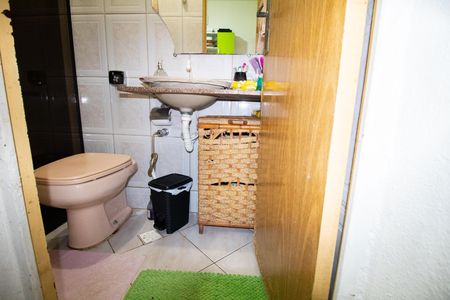Casa de condomínio à venda com 60m², 2 quartos e sem vaga Casa de condomínio à venda com 60m², 2 quartos e sem vagaBanheiro Social