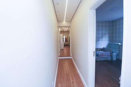 Casa à venda com 250m², 4 quartos e 2 vagas Casa à venda com 250m², 4 quartos e 2 vagasCorredor