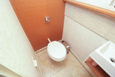 Casa à venda com 250m², 4 quartos e 2 vagas Casa à venda com 250m², 4 quartos e 2 vagasLavabo