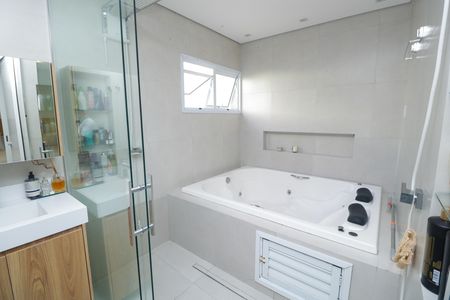 Casa à venda com 250m², 4 quartos e 2 vagas Casa à venda com 250m², 4 quartos e 2 vagasBanheiro da Suíte Master