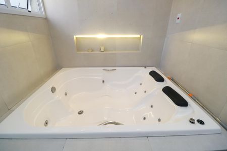 Casa à venda com 250m², 4 quartos e 2 vagas Casa à venda com 250m², 4 quartos e 2 vagasBanheiro da Suíte Master