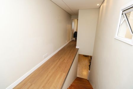 Casa à venda com 250m², 4 quartos e 2 vagas Casa à venda com 250m², 4 quartos e 2 vagasCorredor