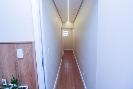 Casa à venda com 250m², 4 quartos e 2 vagas Casa à venda com 250m², 4 quartos e 2 vagasCorredor