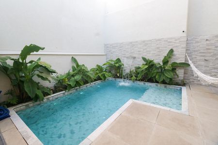 Casa à venda com 250m², 4 quartos e 2 vagas Casa à venda com 250m², 4 quartos e 2 vagasPiscina
