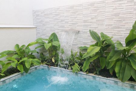 Casa à venda com 250m², 4 quartos e 2 vagas Casa à venda com 250m², 4 quartos e 2 vagasPiscina