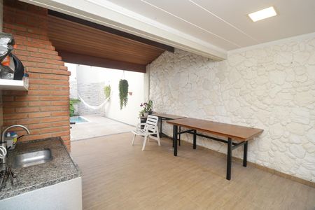 Casa à venda com 250m², 4 quartos e 2 vagas Casa à venda com 250m², 4 quartos e 2 vagasÁrea gourmet