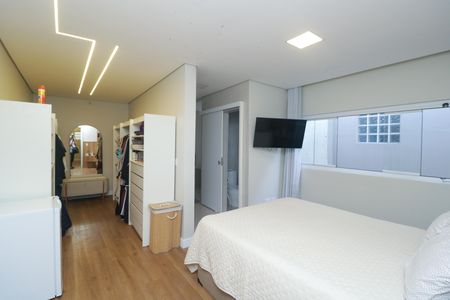 Casa à venda com 250m², 4 quartos e 2 vagas Casa à venda com 250m², 4 quartos e 2 vagasSuíte Master