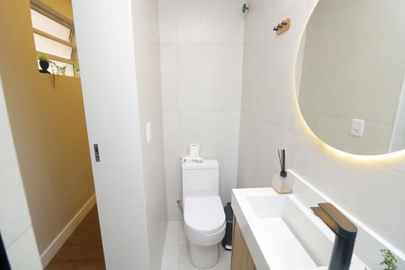Casa à venda com 250m², 4 quartos e 2 vagas Casa à venda com 250m², 4 quartos e 2 vagasBanheiro Social
