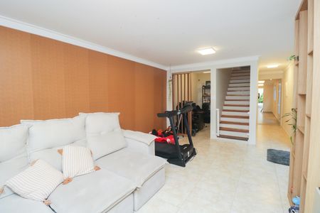 Casa à venda com 250m², 4 quartos e 2 vagas Casa à venda com 250m², 4 quartos e 2 vagasSala