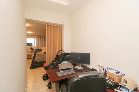 Casa à venda com 250m², 4 quartos e 2 vagas Casa à venda com 250m², 4 quartos e 2 vagasEscritório