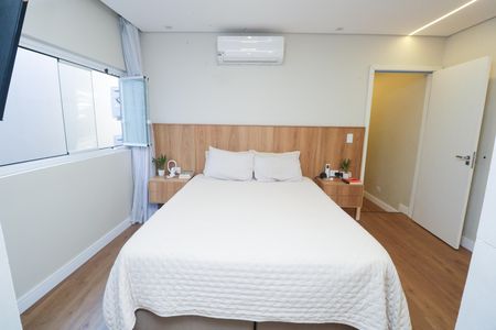 Casa à venda com 250m², 4 quartos e 2 vagas Casa à venda com 250m², 4 quartos e 2 vagasSuíte Master