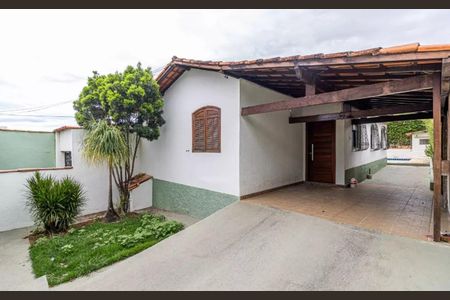 Casa para alugar com 120m², 3 quartos e 4 vagas Casa para alugar com 120m², 3 quartos e 4 vagasÁrea externa