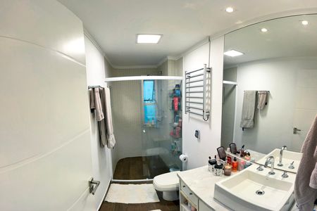 Apartamento à venda com 110m², 4 quartos e 2 vagas Apartamento à venda com 110m², 4 quartos e 2 vagasBanheiro da Suíte 1