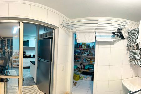 Apartamento à venda com 110m², 4 quartos e 2 vagas Apartamento à venda com 110m², 4 quartos e 2 vagasÁrea de Serviço