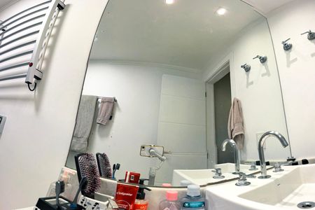 Apartamento à venda com 110m², 4 quartos e 2 vagas Apartamento à venda com 110m², 4 quartos e 2 vagasBanheiro da Suíte 1