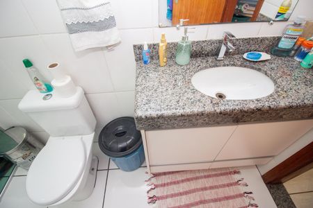 Apartamento à venda com 78m², 2 quartos e 1 vaga Apartamento à venda com 78m², 2 quartos e 1 vagaBanheiro Social