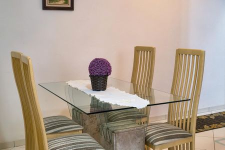 Sala de apartamento para alugar com 2 quartos, 69m² em Guilhermina, Praia Grande