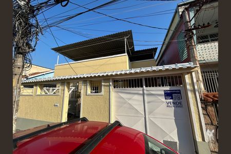 Casa à venda com 150m², 2 quartos e 1 vagaFachada + placa