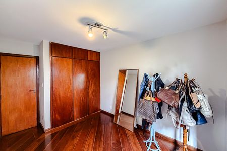 Apartamento à venda com 134m², 3 quartos e 2 vagas Apartamento à venda com 134m², 3 quartos e 2 vagasQuarto 2