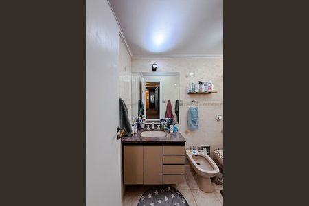 Apartamento à venda com 134m², 3 quartos e 2 vagas Apartamento à venda com 134m², 3 quartos e 2 vagasBanheiro da Suíte