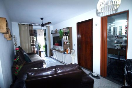 Sala de apartamento à venda com 3 quartos, 80m² em Cordovil, Rio de Janeiro