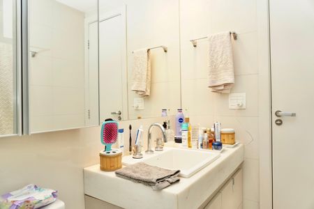 Apartamento à venda com 151m², 3 quartos e 3 vagasSuíte 3 - Banheiro 