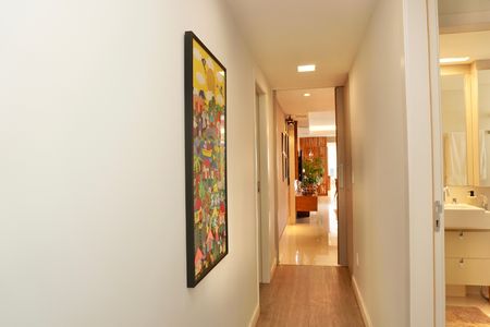 Apartamento à venda com 151m², 3 quartos e 3 vagasCorredor 