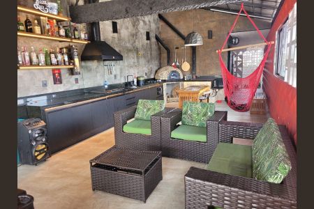 Casa à venda com 350m², 3 quartos e 3 vagas Casa à venda com 350m², 3 quartos e 3 vagasÁrea externa