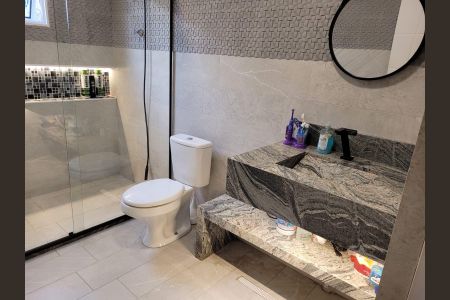 Casa à venda com 350m², 3 quartos e 3 vagas Casa à venda com 350m², 3 quartos e 3 vagasBanheiro