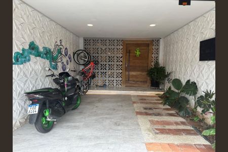 Casa à venda com 350m², 3 quartos e 3 vagas Casa à venda com 350m², 3 quartos e 3 vagasÁrea externa