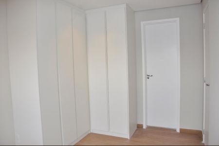 Apartamento para alugar com 70m², 2 quartos e 2 vagas Apartamento para alugar com 70m², 2 quartos e 2 vagasDetalhe - Quarto 01 com Suíte