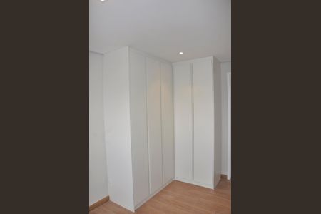 Apartamento para alugar com 70m², 2 quartos e 2 vagas Apartamento para alugar com 70m², 2 quartos e 2 vagasDetalhe - Quarto 01 com Suíte