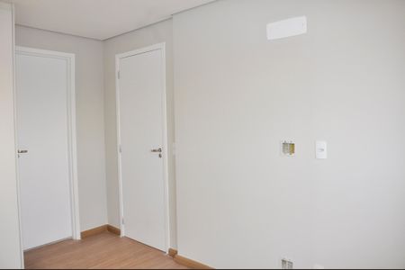 Apartamento para alugar com 70m², 2 quartos e 2 vagas Apartamento para alugar com 70m², 2 quartos e 2 vagasDetalhe - Quarto 01 com Suíte
