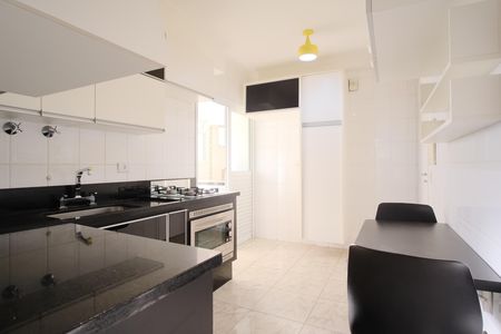 Apartamento para alugar com 157m², 3 quartos e 2 vagasCozinha