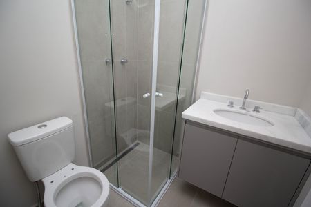 Banheiro Social de apartamento para alugar com 2 quartos, 70m² em Parque Sao Domingos, São Paulo